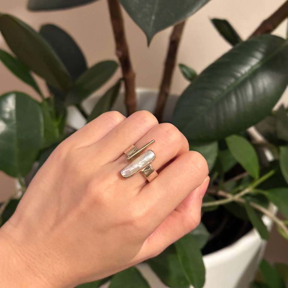 Sterling Silver Ring with Elongated White Pearl - Picture 2 of 7